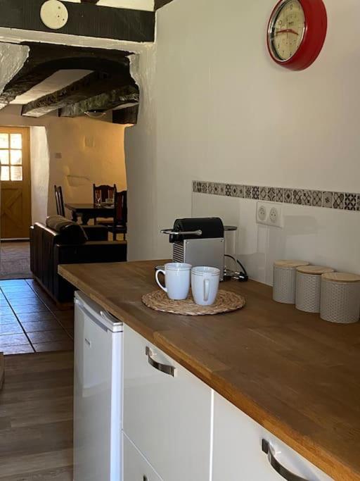 Spacious 1 Bed Home With Shared Pool Champagnac-la-Riviere Bagian luar foto