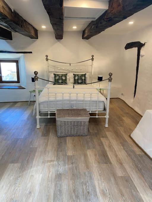 Spacious 1 Bed Home With Shared Pool Champagnac-la-Riviere Bagian luar foto