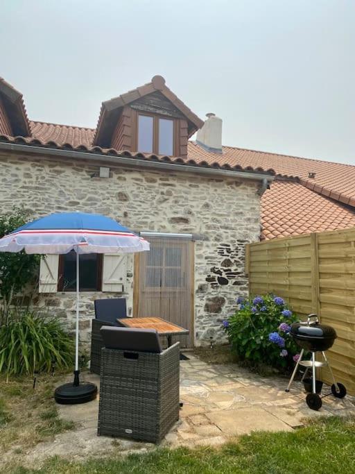 Spacious 1 Bed Home With Shared Pool Champagnac-la-Riviere Bagian luar foto