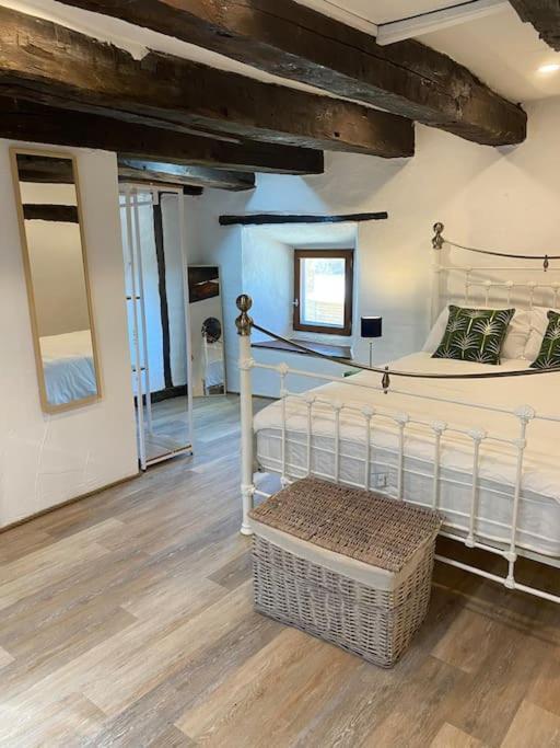 Spacious 1 Bed Home With Shared Pool Champagnac-la-Riviere Bagian luar foto